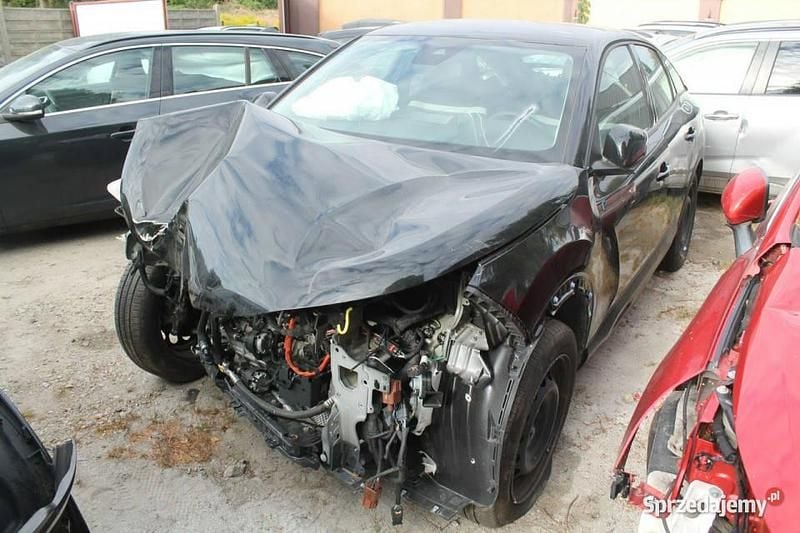 Używany Citroën e-C4 100 kW (136 KM) 2024 Czarny Hatchback