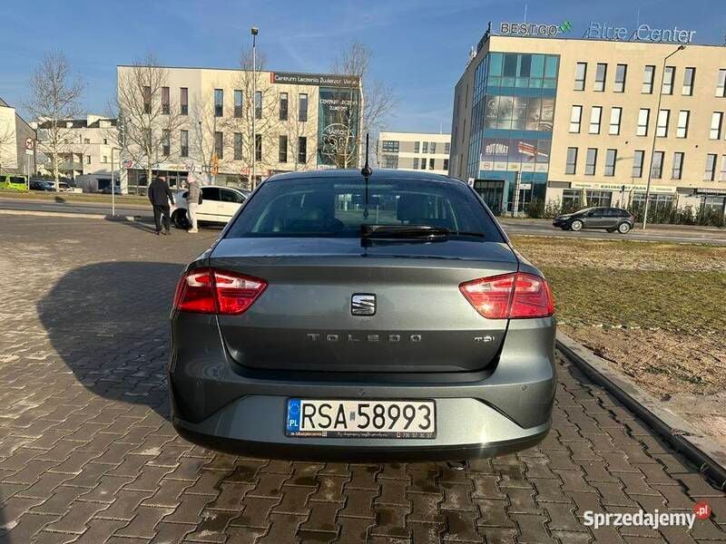 Używany Seat Toledo 2015 Grafitowy Sedan/Limuzyna