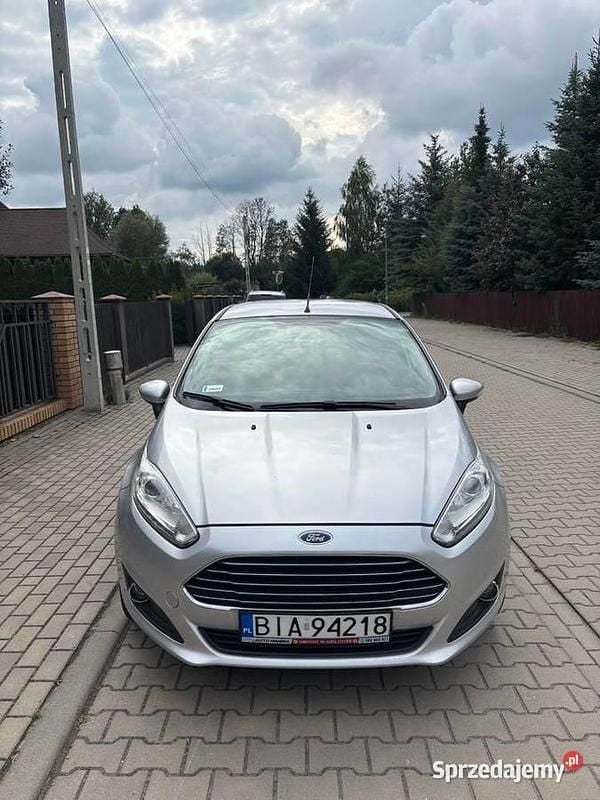 Używany Ford Fiesta 2014 Srebrny Hatchback