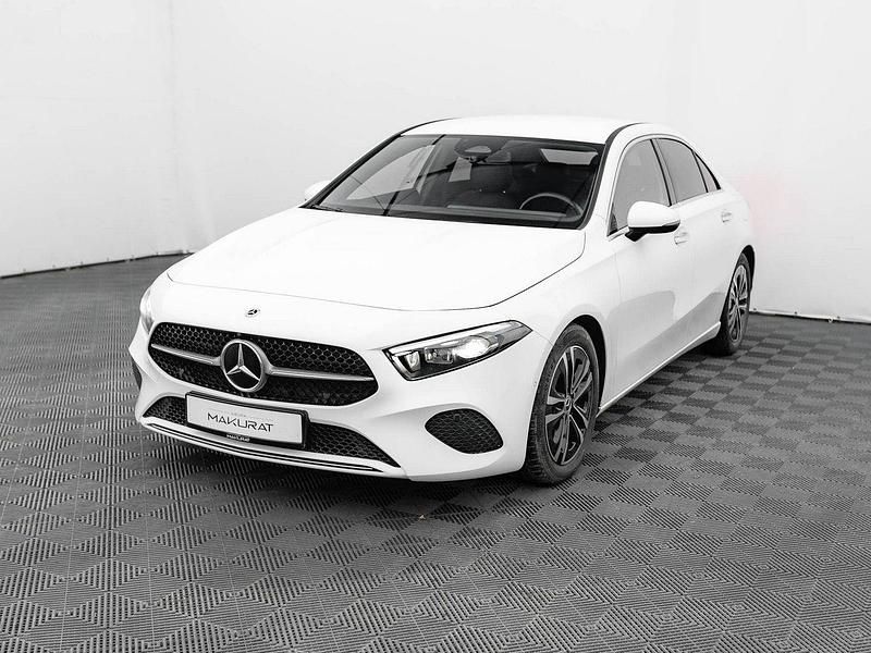 Używany Mercedes A200 150 KM (110 kW) 2023 Biały (metalik) Sedan/Limuzyna