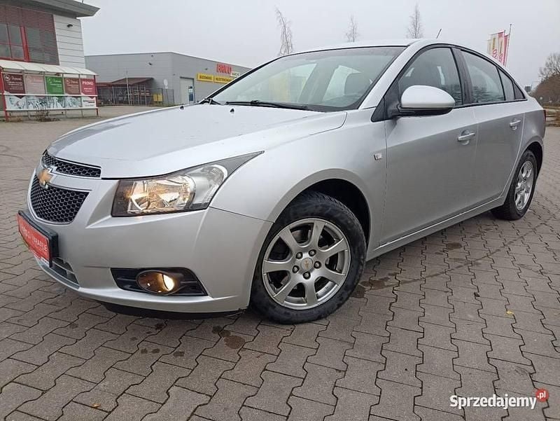 Srebrny Używany 2013 Chevrolet Cruze LT Sedan/Limuzyna | 19 900 zł (Uczciwa cena) - Obraz 1/4