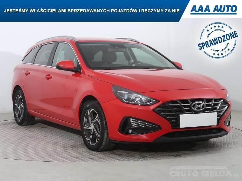 Używany Hyundai i30 2021 Czerwony