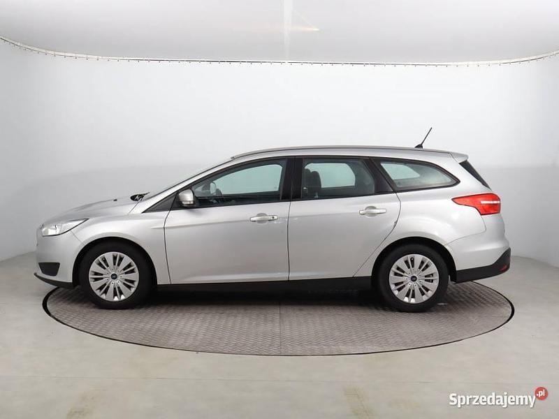 Używany Ford Focus 2018 Srebrny Kombi