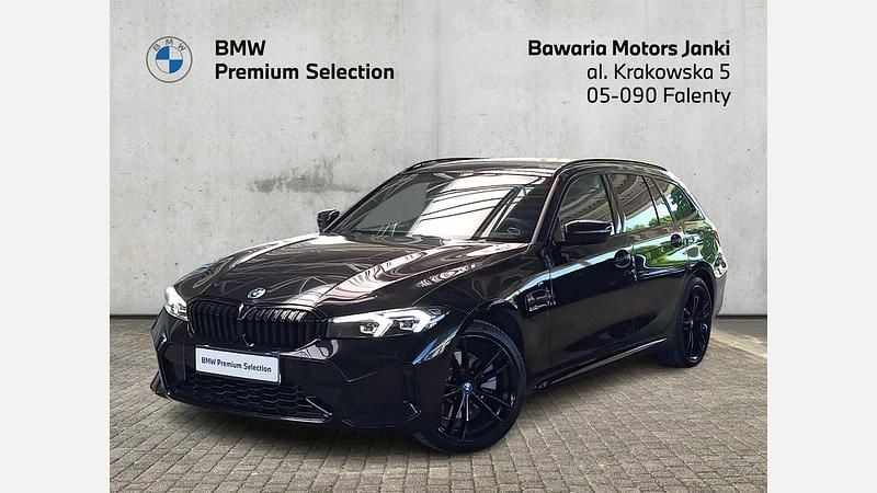 Czarny szafir metalizowany Używany 2023 BMW 320e Comfort Edition Kombi | 199 900 zł - Obraz 1/3