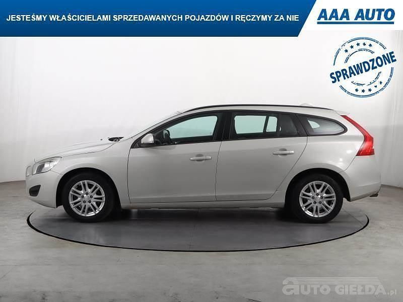 Używany Volvo V60 2013 Srebrny Kombi
