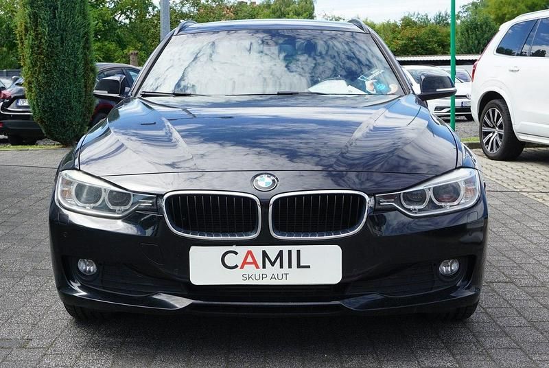 Czarny Używany 2013 BMW 318 Kombi | 36 600 zł (Uczciwa cena) - Obraz 1/2