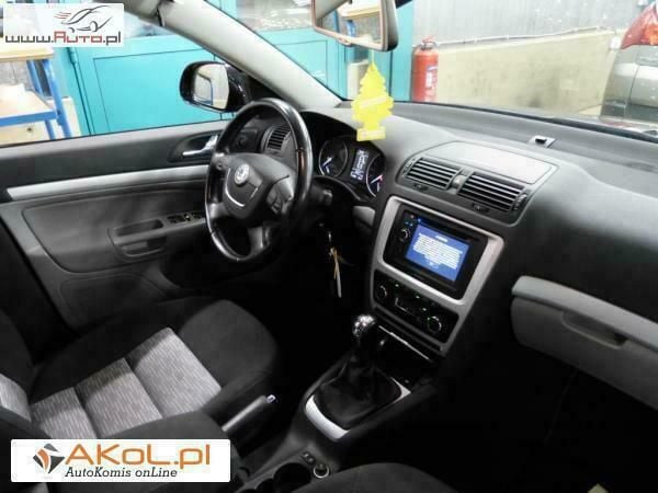 Używany Skoda Octavia 105 KM (77 kW) 2010 Czarny Sedan/Limuzyna