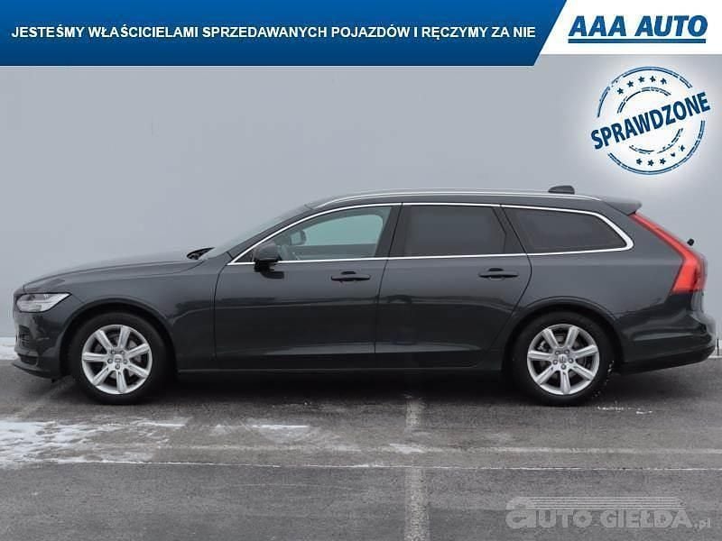 Używany Volvo V90 2018 Czarny Kombi