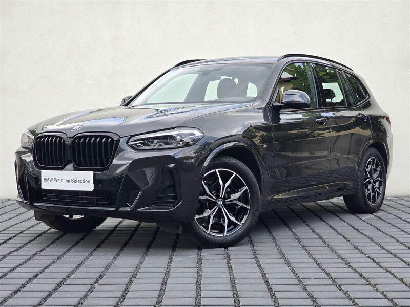 Szary sophisto z brylantowym połyskiem metalizowany Używany 2023 BMW X3 Performance SUV | 239 000 zł - Obraz 1/4