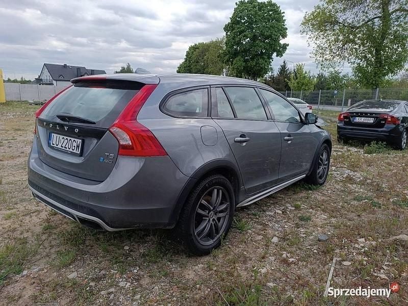 Szary Używany 2018 Volvo V60 CC Kombi | 33 900 zł - Obraz 1/4