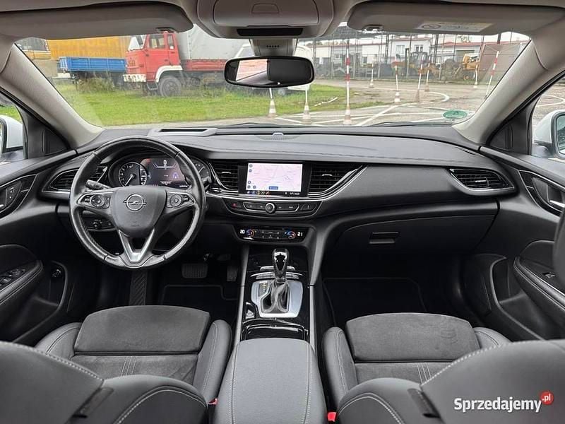 Biały Używany 2019 Opel Insignia Kombi | 49 950 zł (Uczciwa cena) - Obraz 1/4