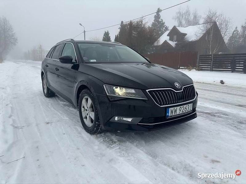 Czarny Używany 2018 Skoda Superb Kombi | 52 500 zł (Super Cena) - Obraz 1/4