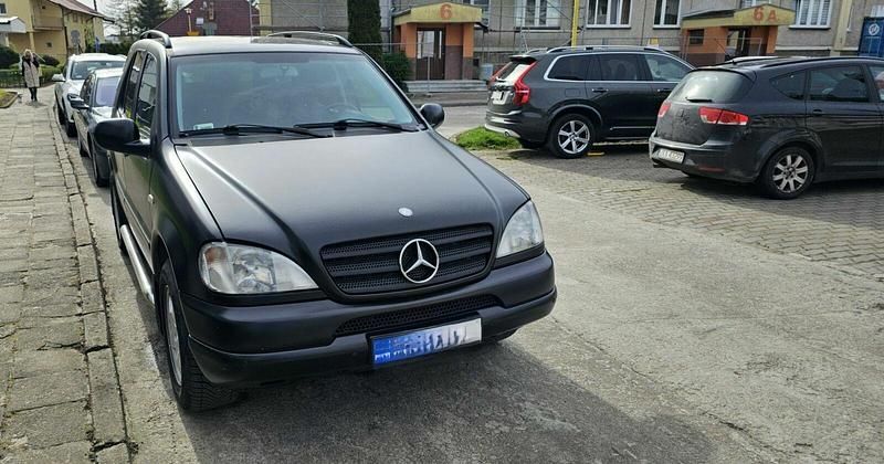 Używany Mercedes ML320 2001 Czarny SUV