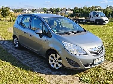 Szary Używany 2010 Opel Meriva Minivan | 17 900 zł (Uczciwa cena) - Obraz 1/4