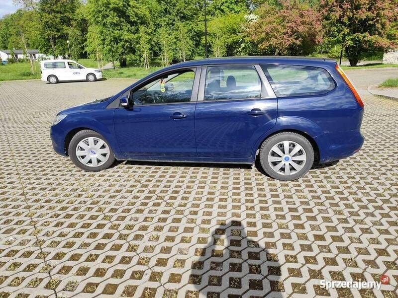 Używany Ford Focus 2010 Granatowy Kombi