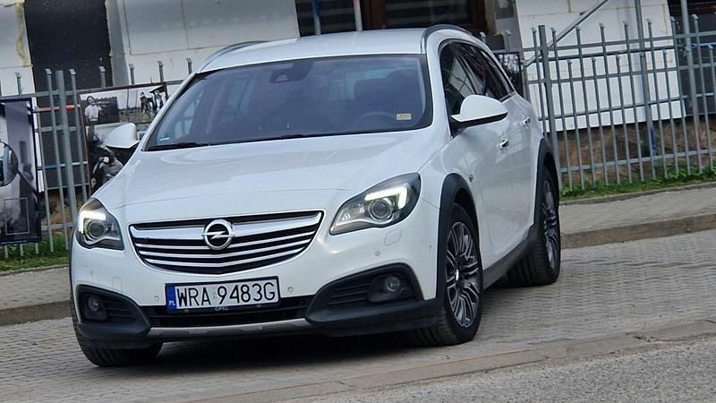 Biały Używany 2014 Opel Insignia Kombi | 25 500 zł (Uczciwa cena) - Obraz 1/4