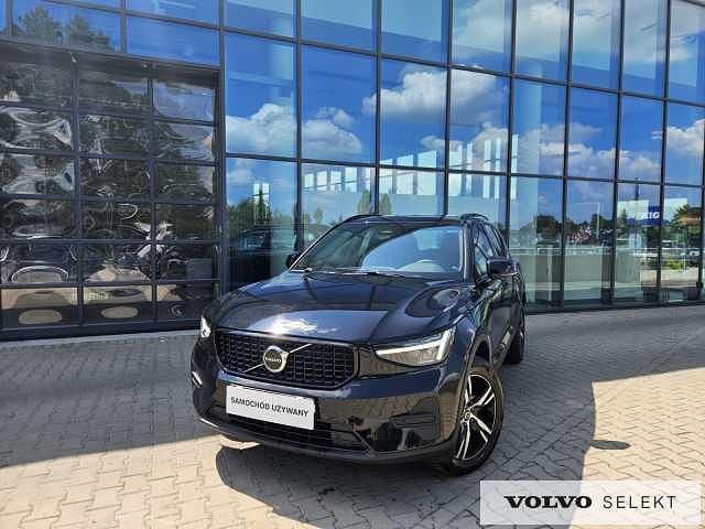 Czarny Używany 2025 Volvo XC40 SUV | 156 900 zł (Uczciwa cena) - Obraz 1/3