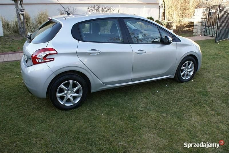 Używany Peugeot 208 2014 Srebrny Hatchback