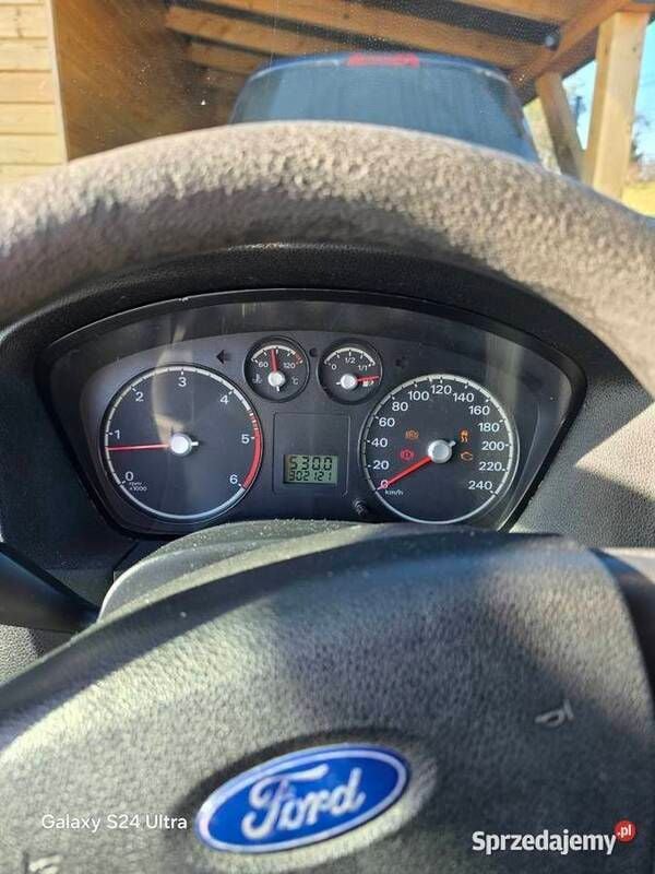 Używany Ford Focus 2005 Srebrny Hatchback