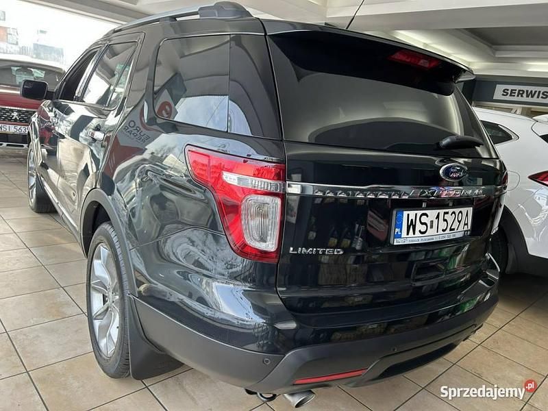 Używany Ford Explorer 2015 Czarny SUV