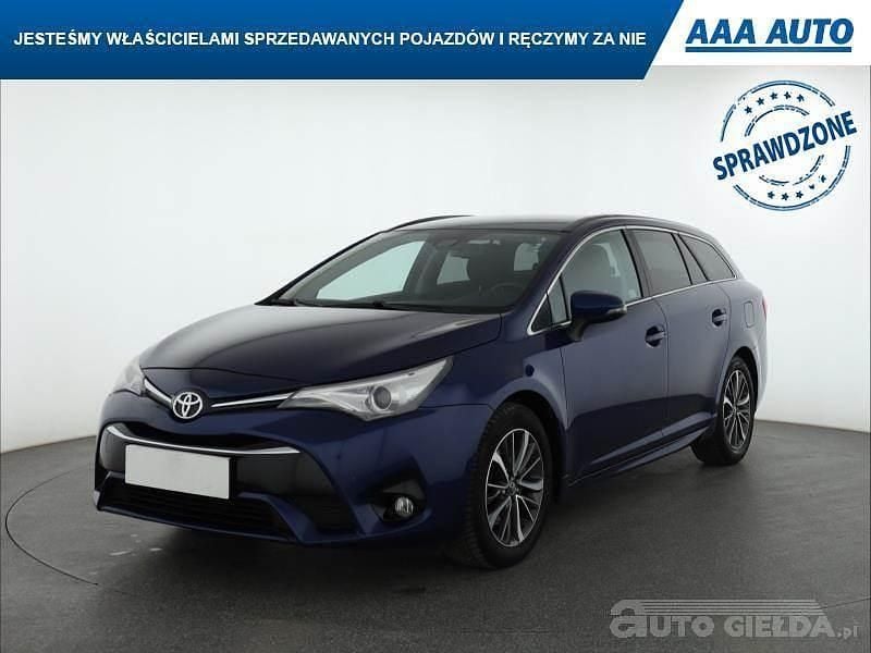 Używany Toyota Avensis 143 KM (105 kW) 2016 Błękitny