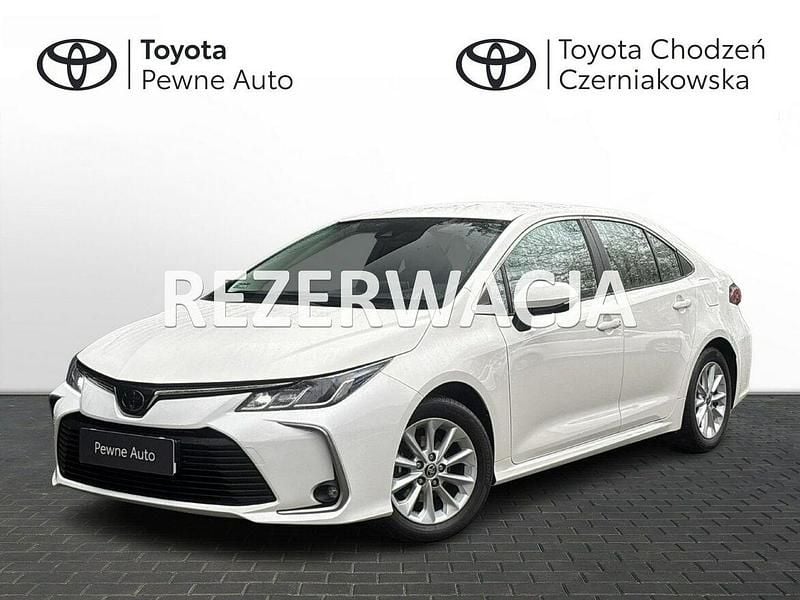 Używany Toyota Corolla Comfort 125 KM (91 kW) 2021 Biały Sedan/Limuzyna