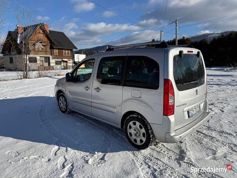 Używany Peugeot Partner Family 2011 Srebrny Minivan