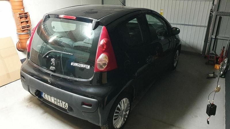 Używany Peugeot 107 68 KM (50 kW) 2006 Czarny Hatchback