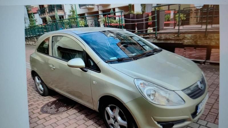 Używany Opel Corsa 2008 Żółtozłoty Sedan/Limuzyna