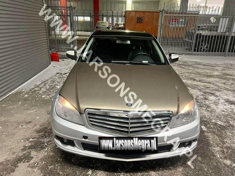 Używany Mercedes C200 136 KM (100 kW) 2008 Srebrny Sedan/Limuzyna
