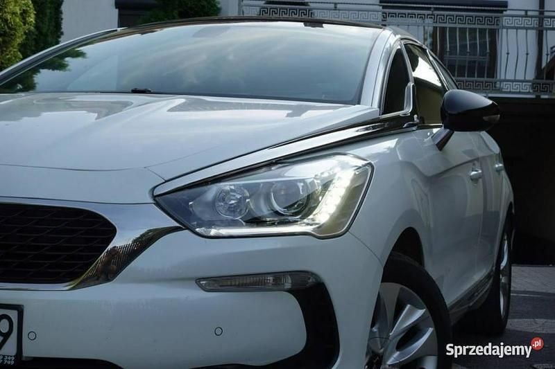 Używany Citroën DS5 150 KM (110 kW) 2016 Biały Hatchback