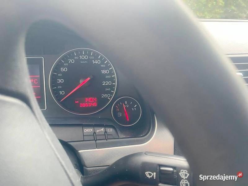 Srebrny Używany 2004 Audi A4 Kombi | 10 500 zł (Uczciwa cena) - Obraz 1/4