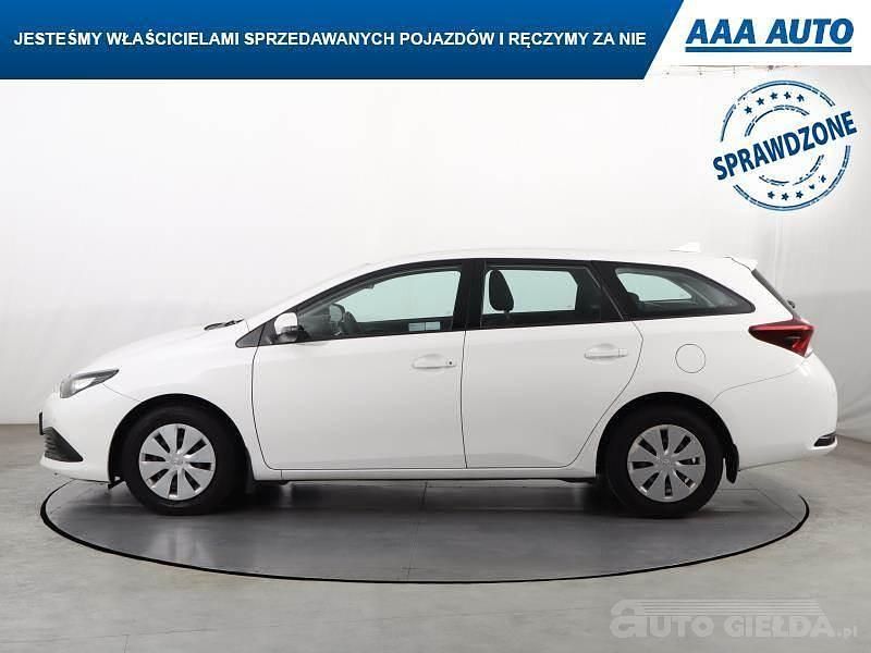 Używany Toyota Auris 132 KM (97 kW) 2018 Biały