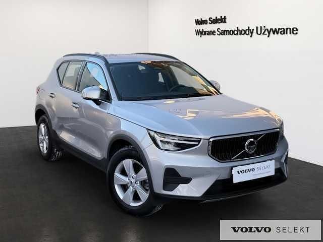 Używany Volvo XC40 163 KM (119 kW) 2023 Srebrny SUV