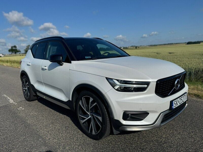 Biały Używany 2018 Volvo XC40 SUV | 106 000 zł (Dobra cena) - Obraz 1/4