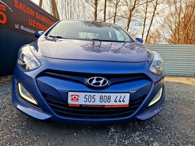Używany Hyundai i30 100 KM (73 kW) 2013 Niebieski ciemny (metalik) Hatchback