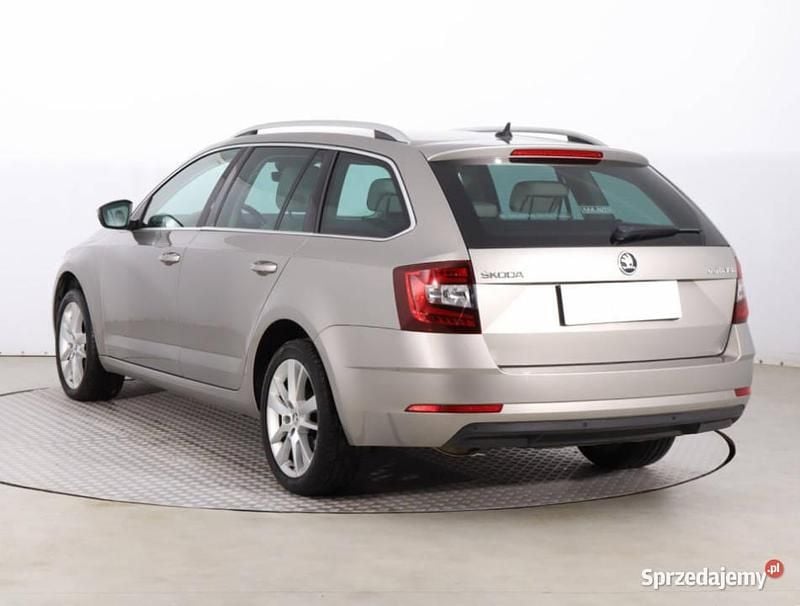 Używany Skoda Octavia 2019 Szary Kombi