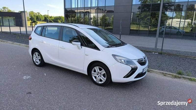 Biały Używany 2016 Opel Zafira Tourer Minivan | 27 900 zł (Uczciwa cena) - Obraz 1/4