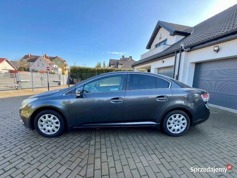 Używany Toyota Avensis Premium 147 KM (108 kW) 2011 Szary Sedan/Limuzyna