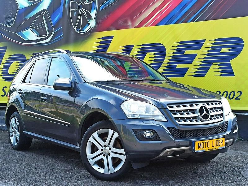 Grafitowy Używany 2009 Mercedes ML350 SUV | 41 000 zł - Obraz 1/4