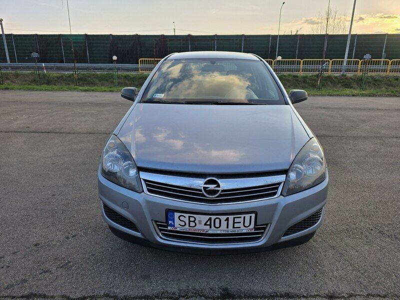 Używany Opel Astra 110 KM (80 kW) 2009 Szary (metalik, perła) Kombi