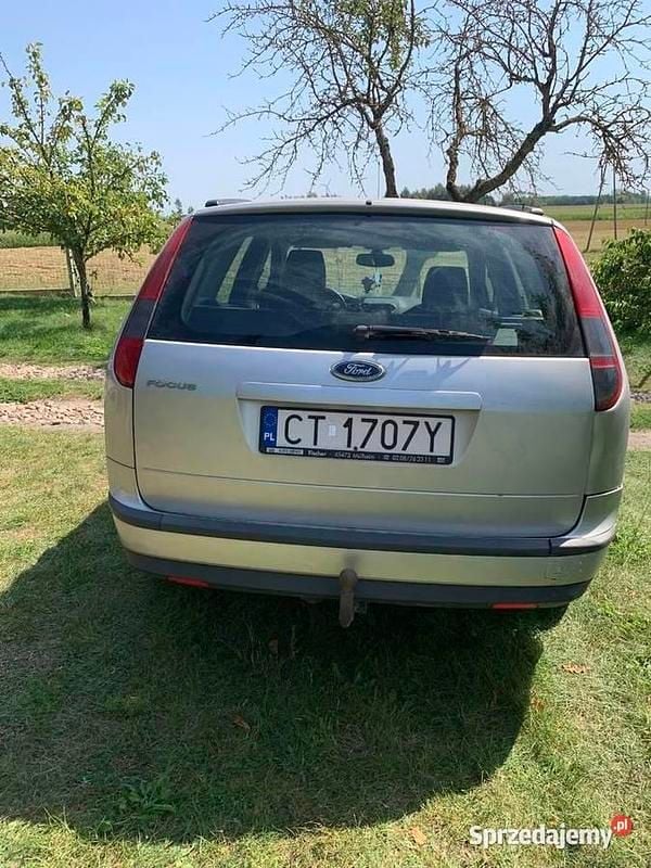 Używany Ford Focus Ghia 2005 Srebrny Kombi