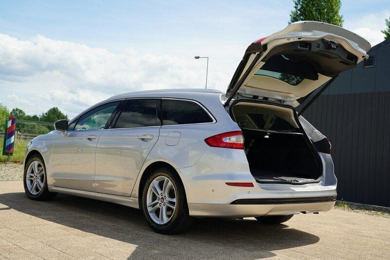 Używany Ford Mondeo 180 KM (132 kW) 2019 Srebrny (metalik) Sedan/Limuzyna