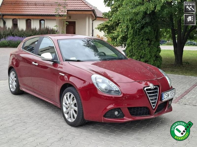Bordowy Używany 2013 Alfa Romeo Giulietta Hatchback | 26 999 zł (Uczciwa cena) - Obraz 1/4