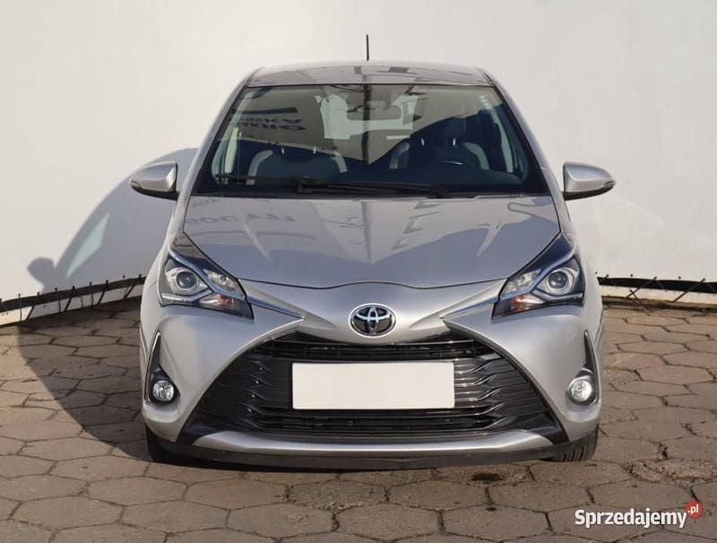 Używany Toyota Yaris 2020 Srebrny Hatchback