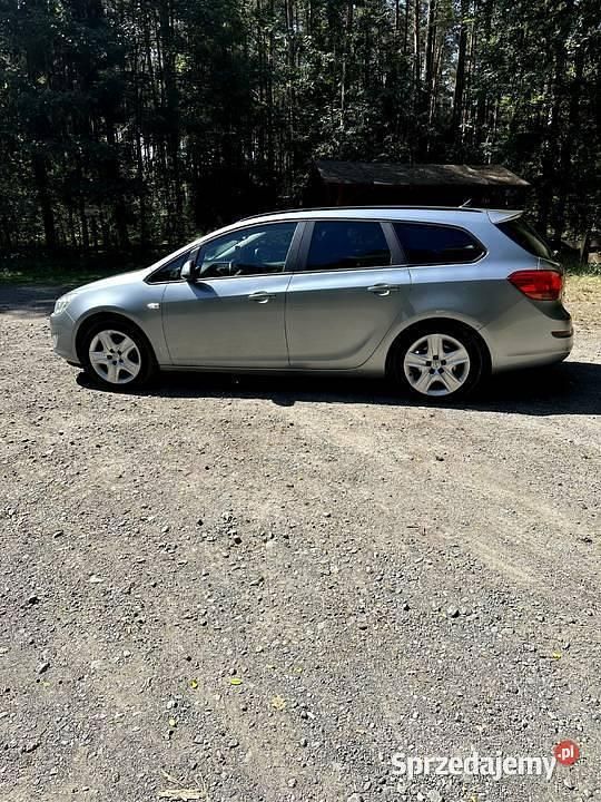 Używany Opel Astra 2011 Srebrny Kombi
