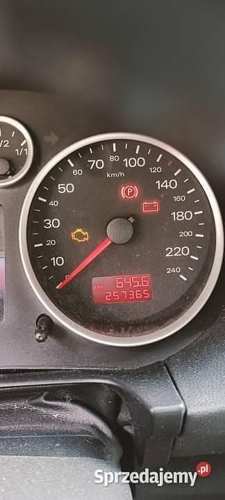 Czarny Używany 2003 Audi A2 Hatchback | 7300 zł (Uczciwa cena) - Obraz 1/3