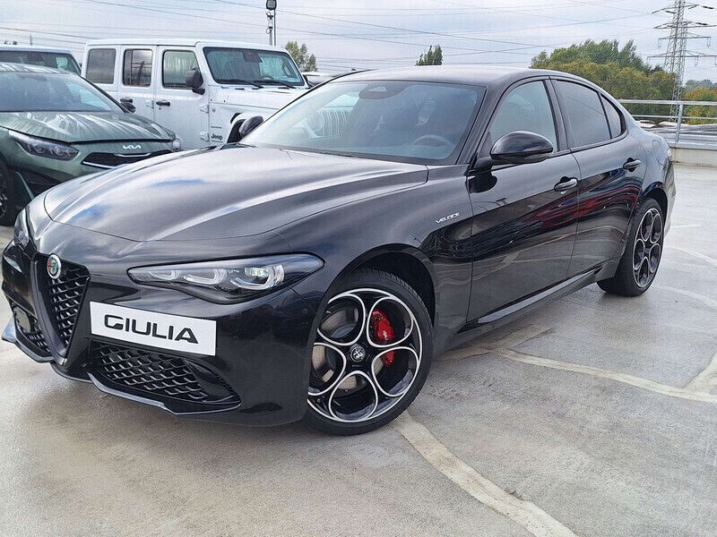 Lakier metalizowany czarny volcano black Nowe 2025 Alfa Romeo Giulia Veloce Sedan/Limuzyna | 224 940 zł (Uczciwa cena) - Obraz 1/4