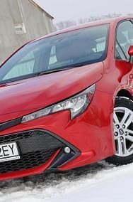 Używany Toyota Corolla 98 KM (72 kW) 2022 Bordowy Hatchback