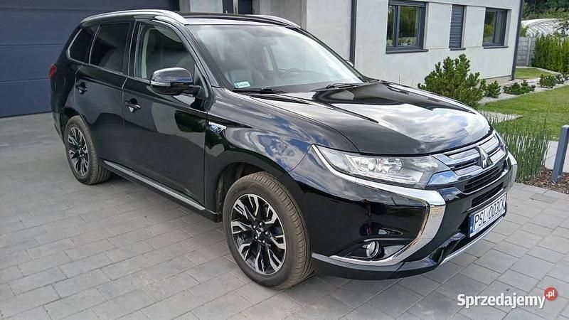 Czarny Używany 2015 Mitsubishi Outlander P-HEV SUV | 57 000 zł (Uczciwa cena) - Obraz 1/4